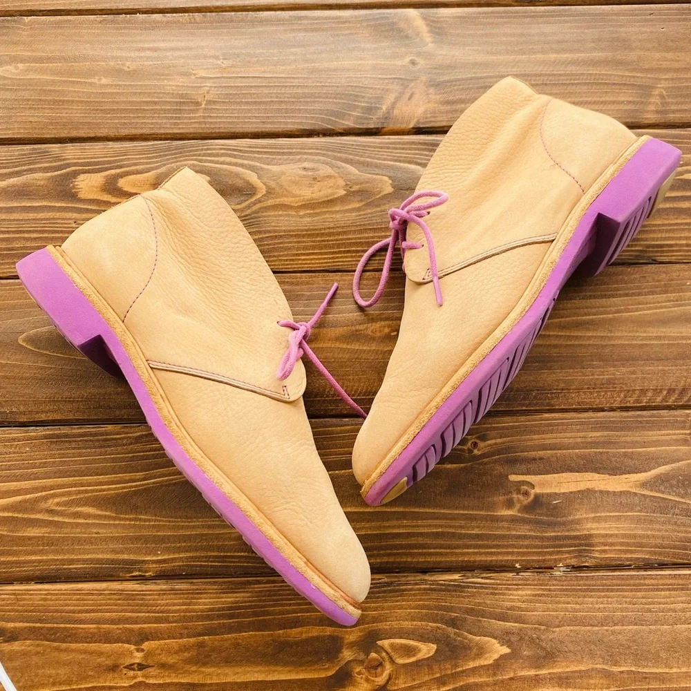 Cole Haan Lunagrand Tan Leather Chukka Ankle Boots‎ Orchid Purple Soles Size 6.5